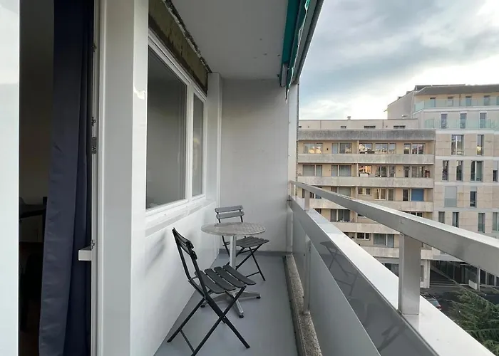 Charming Near The Geneva דירה