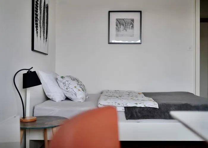 Charming Near The Geneva דירה